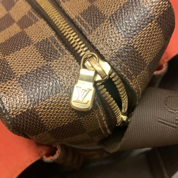 LV Crossbody - Picture 12 of 15